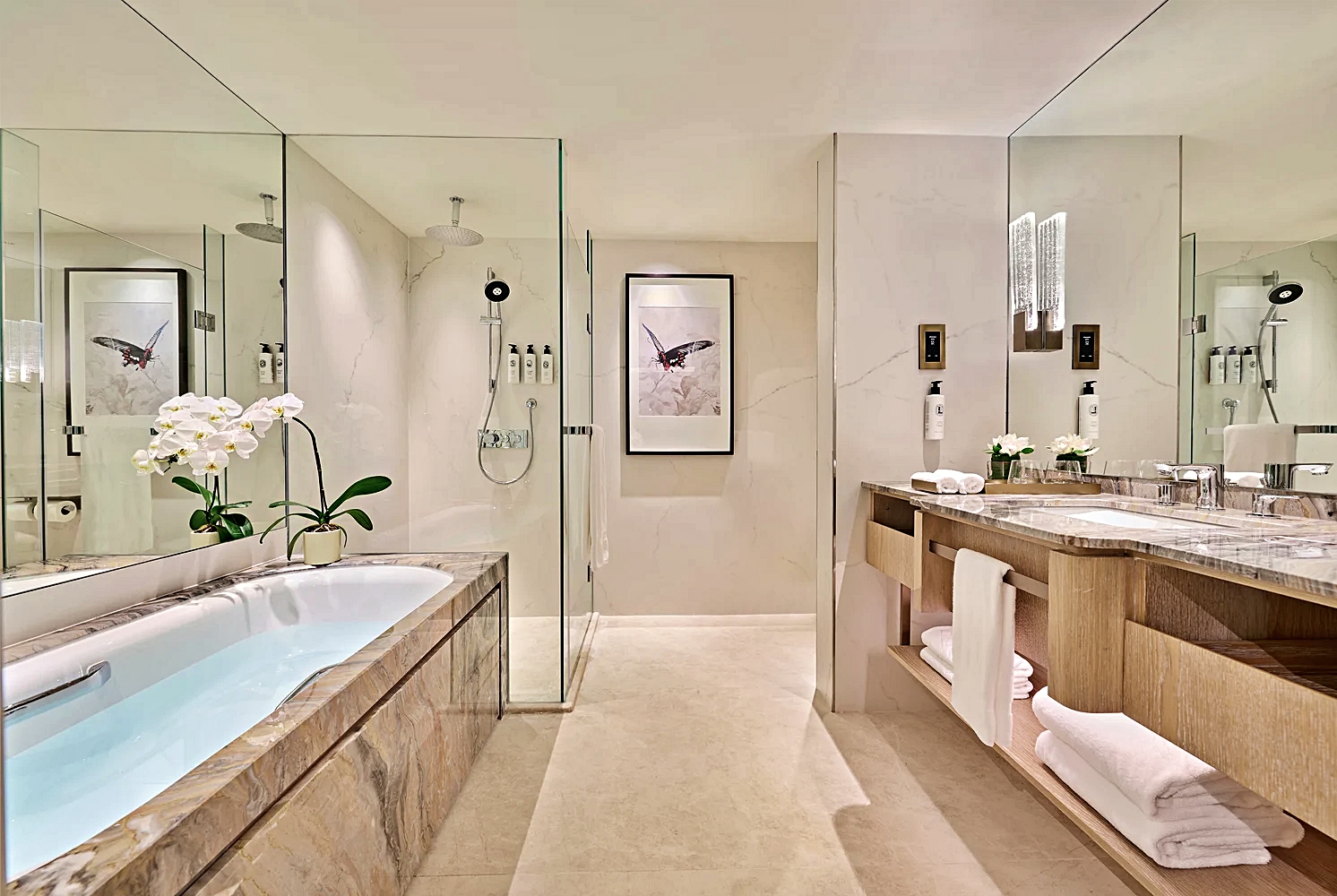 디럭스 룸 위드 발코니