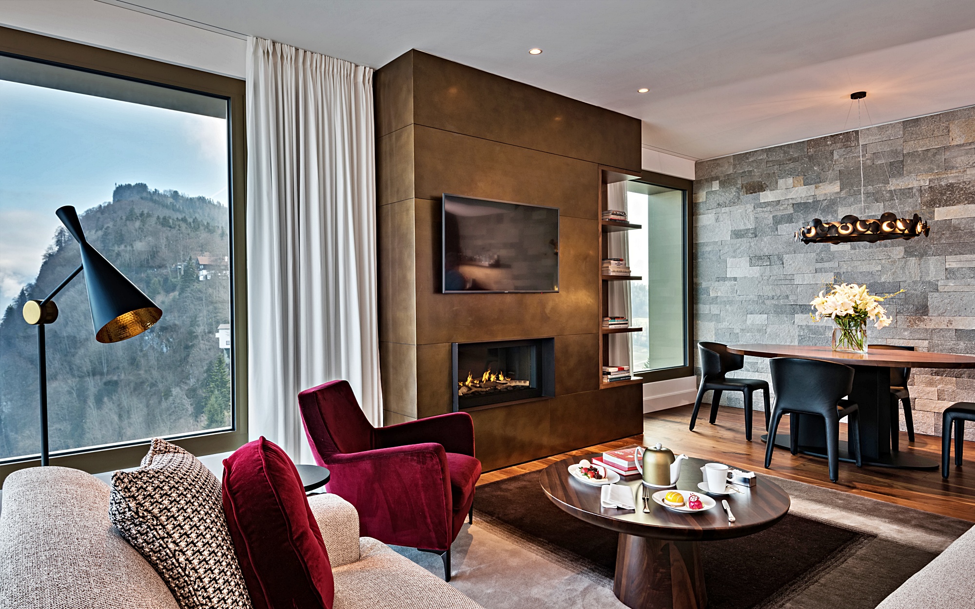 컨템포러리 레이크뷰 프리미엄 스위트