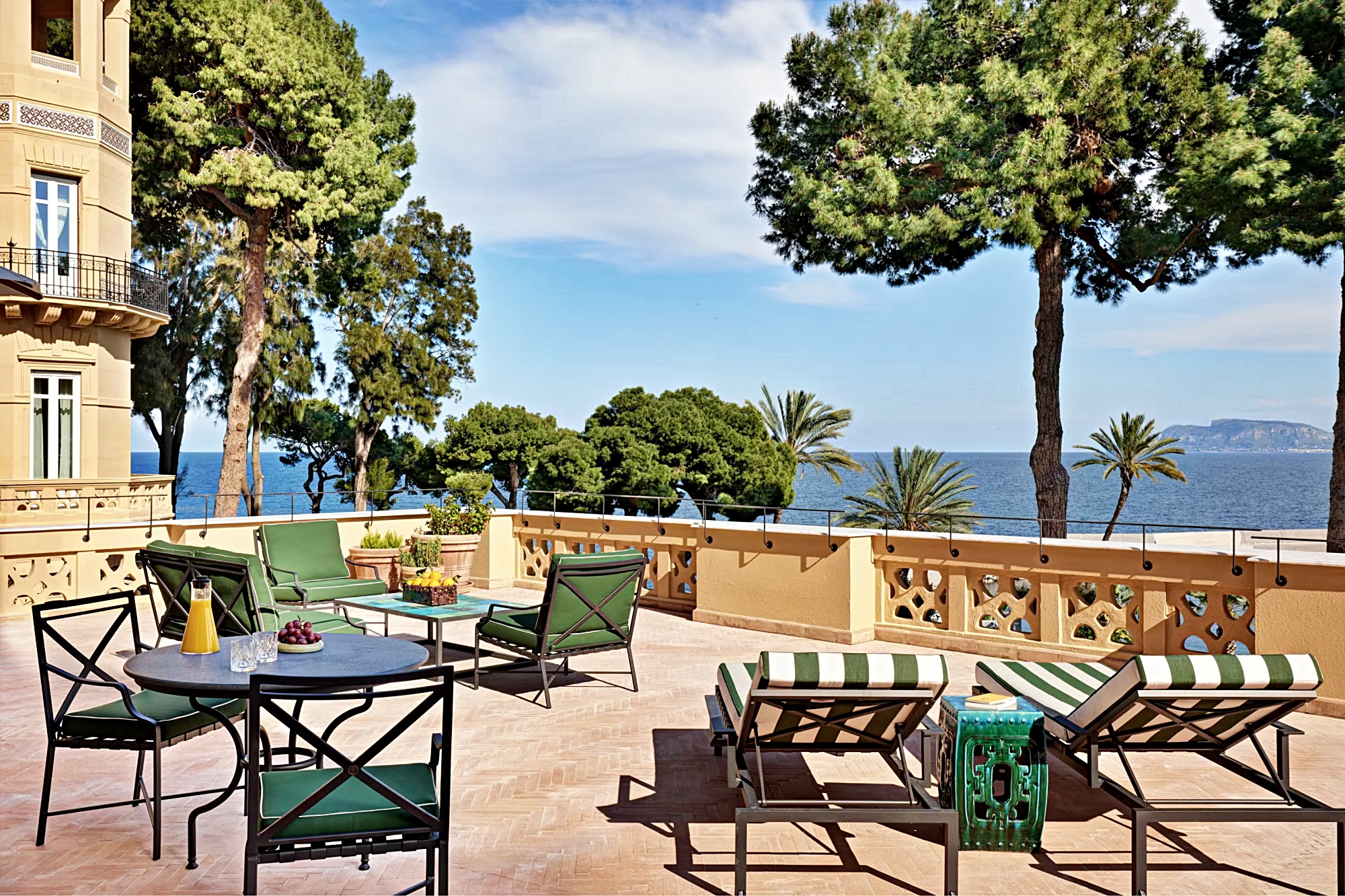 이지에아 스위트 위드 테라스 & 씨뷰