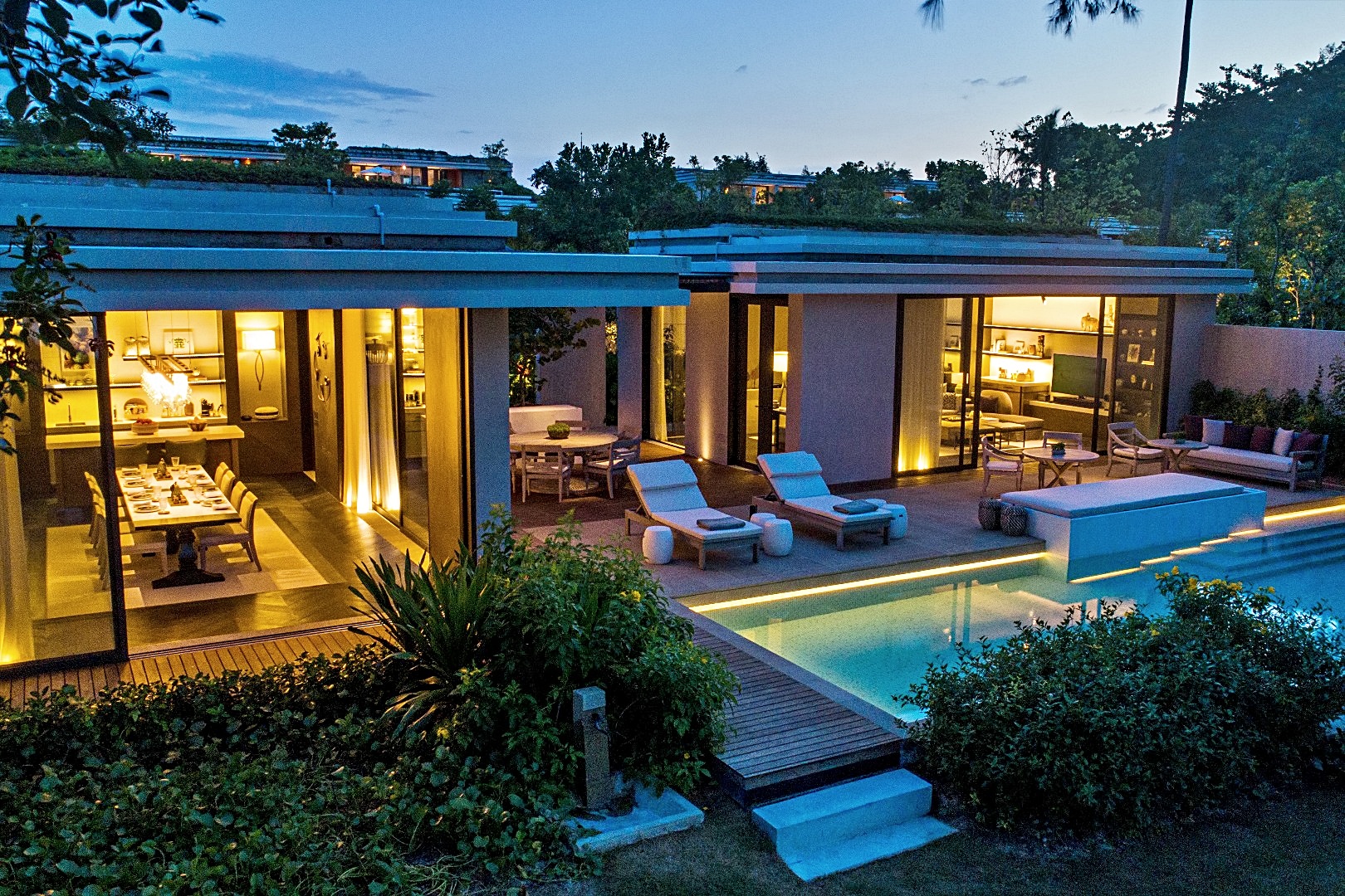 더 비치 하우스
